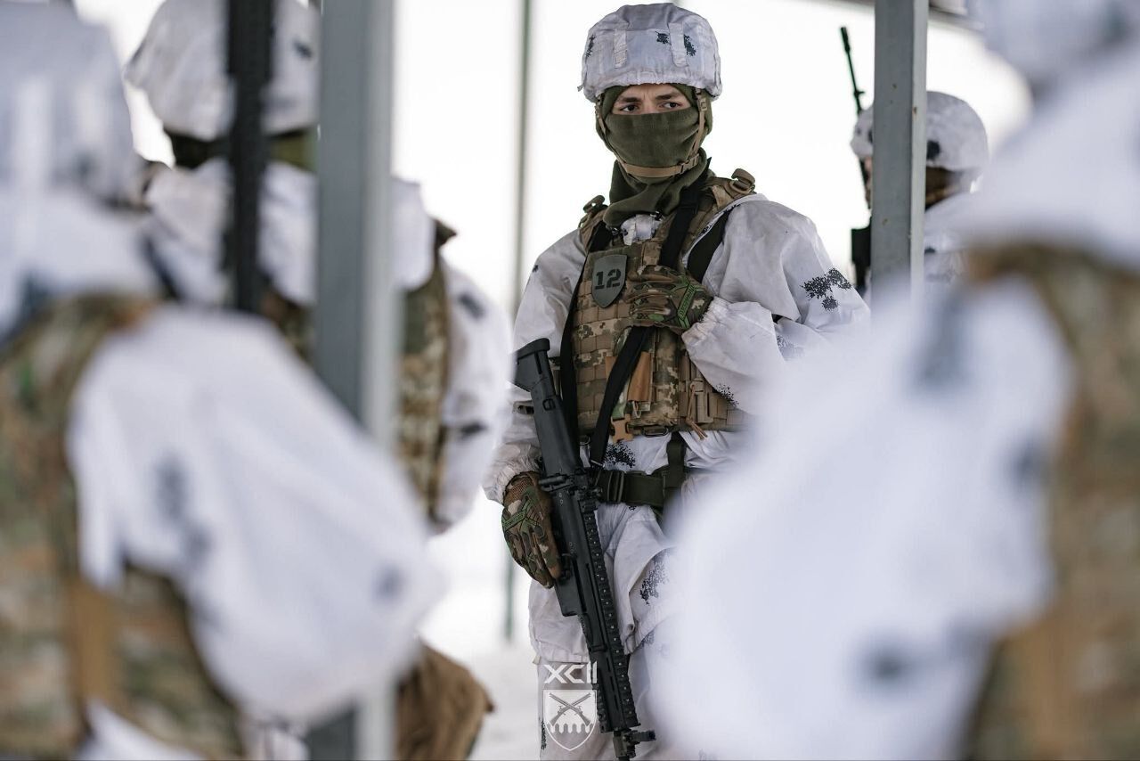Это про характер, выдержку и команду: в ВСУ показали занятия на полигоне для контрактников 18-24. Фото