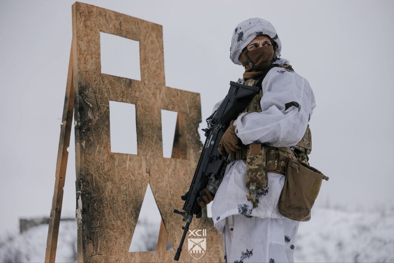 Это про характер, выдержку и команду: в ВСУ показали занятия на полигоне для контрактников 18-24. Фото