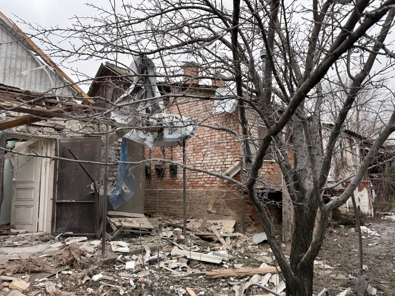 Россия атаковала Днепропетровскую область: повреждены дома, среди пострадавших – девушка. Фото