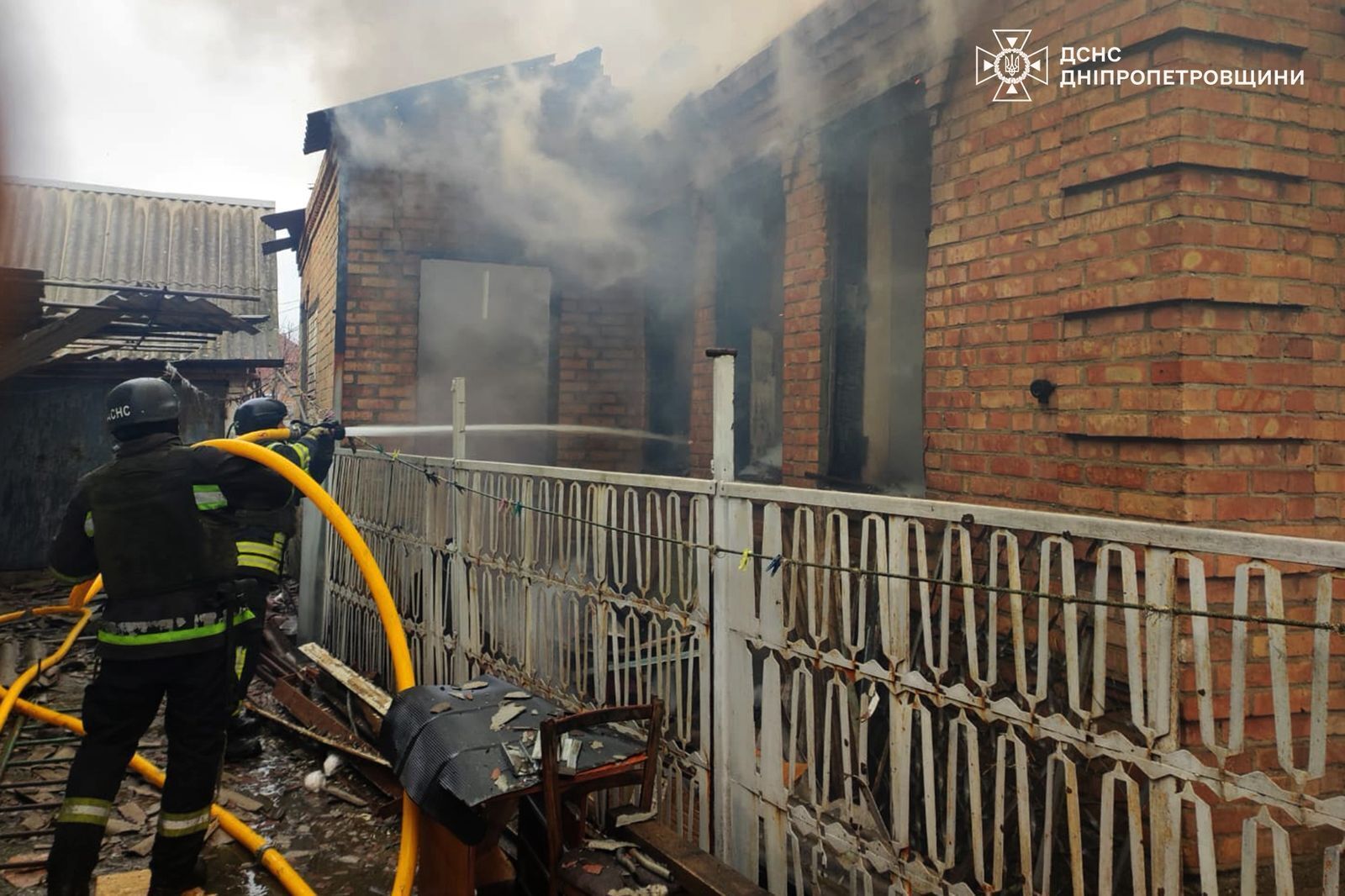 Россия атаковала Днепропетровскую область: повреждены дома, среди пострадавших – девушка. Фото