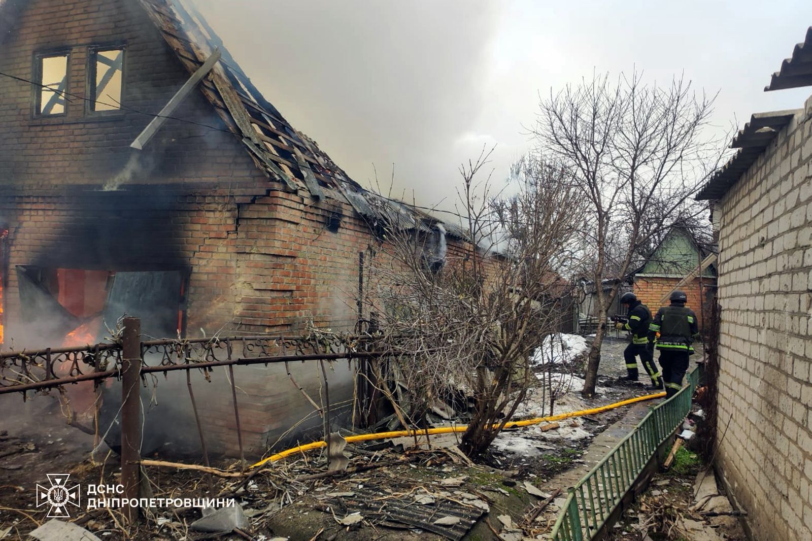 Россия атаковала Днепропетровскую область: повреждены дома, среди пострадавших – девушка. Фото