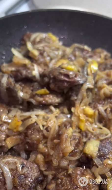 Як потушкувати соковиту печінку на сковорідці: просто тане у роті