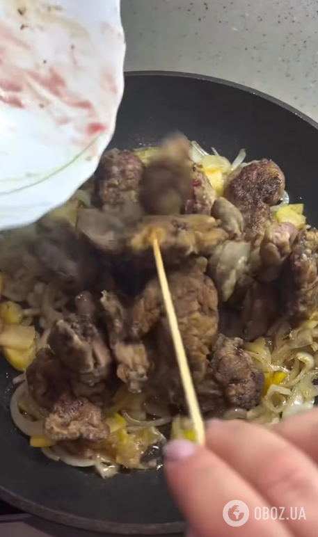 Як потушкувати соковиту печінку на сковорідці: просто тане у роті