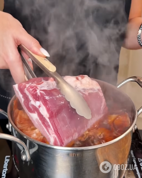 Домашняя запеченная грудинка в луковой шелухе: обязательно натрите чесноком