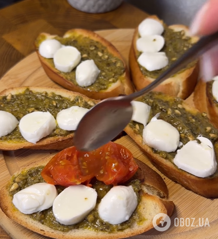Изысканные брускетты с помидорами и моцареллой: делимся рецептом вкусной закуски