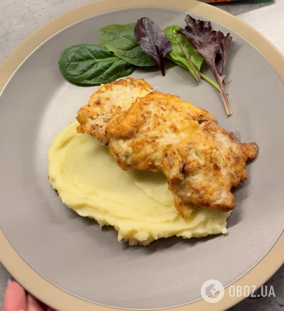 Сочные отбивные из свинины с самым удачным луковым кляром: делимся рецептом