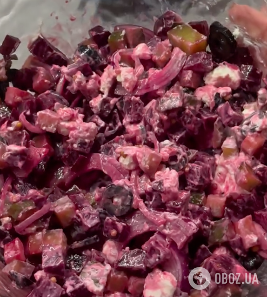 Полезный и вкусный салат из свеклы, с сыром и солеными огурцами: простой рецепт