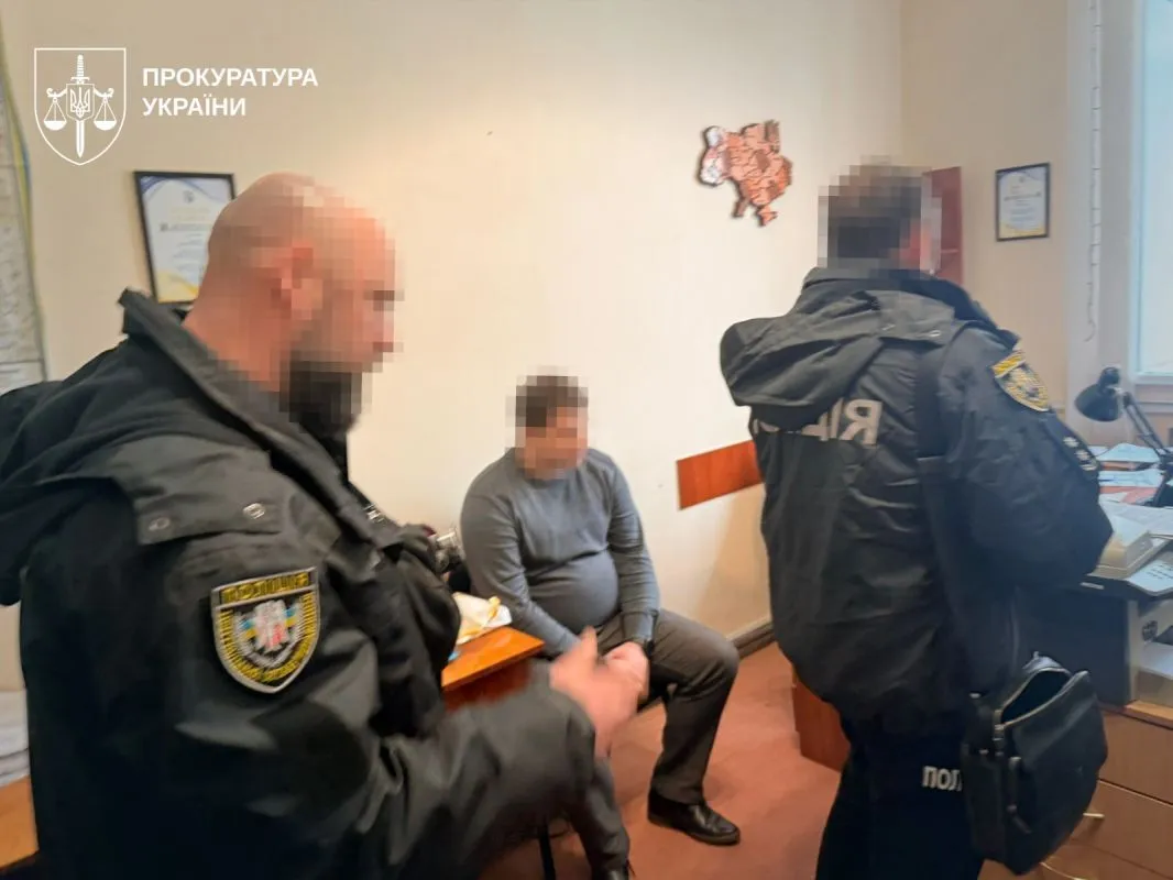 У чиновника Хмельницької ОДА під час обшуків виявили мільйони гривень: у чому його звинувачують