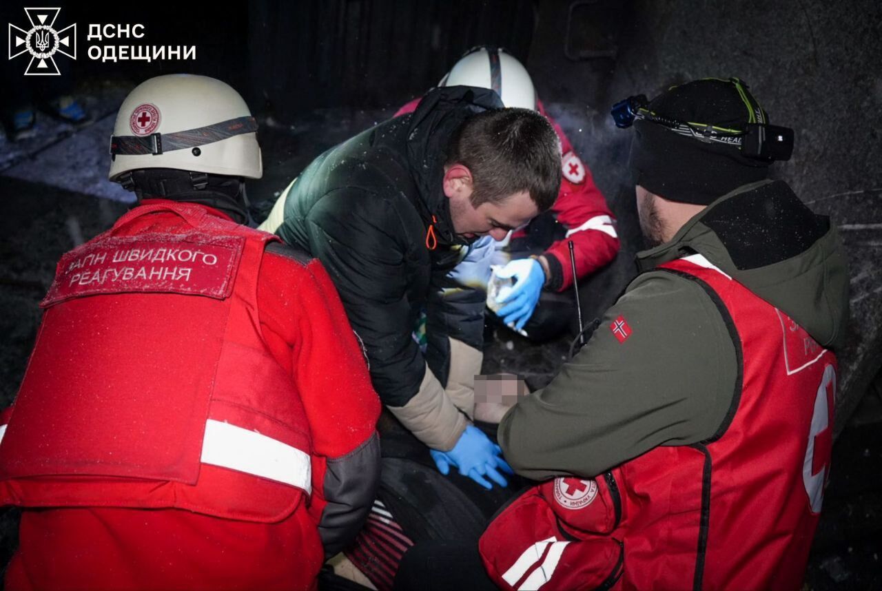 Россия атаковала Одессу: погиб мужчина, пострадали два человека. Фото и видео