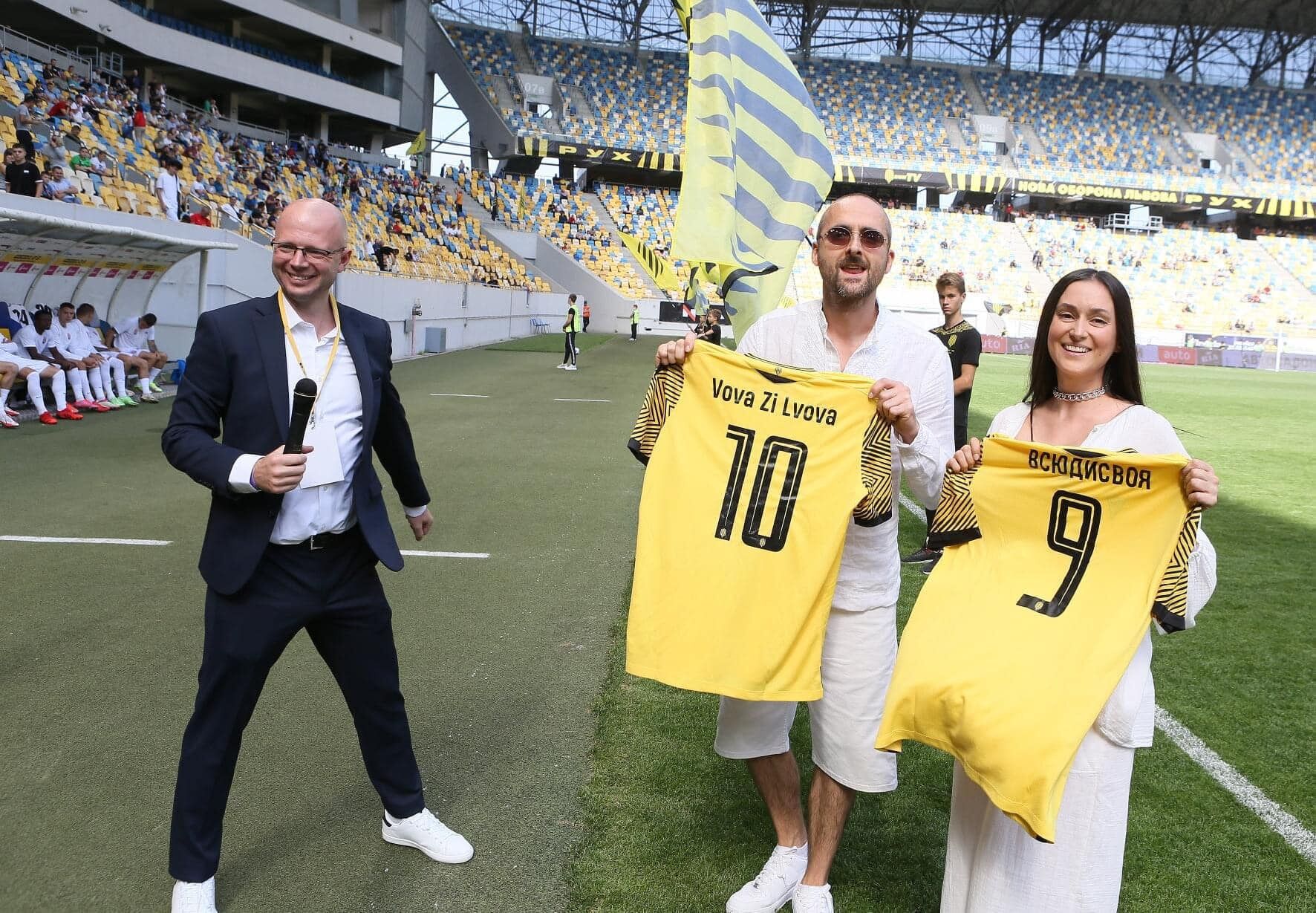 "Бог дал нам право выбора. Мы можем выбирать, где быть во время войны". VovaZiLvova – о переезде в США, хейте и ощущении себя изгнанником из-за языка