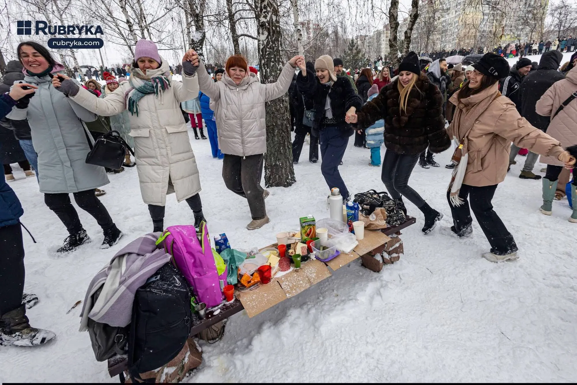 "Выехали из квартиры, когда там было всего +3": как живут жители левого берега Киева во время холодной зимы без света и отопления