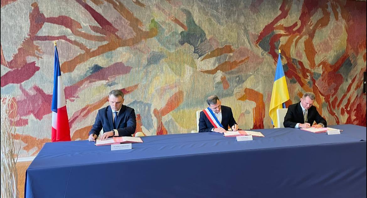 Во Франции открыли площадь Леси Украинки: что известно. Фото