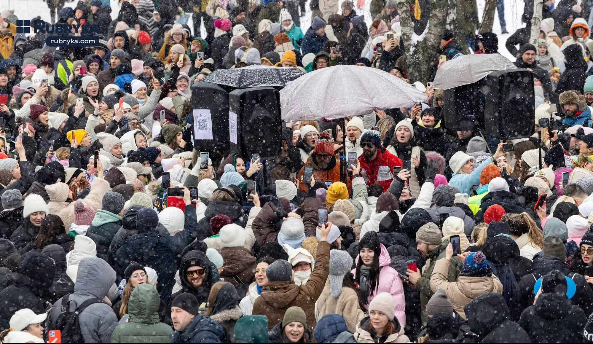 "Выехали из квартиры, когда там было всего +3": как живут жители левого берега Киева во время холодной зимы без света и отопления