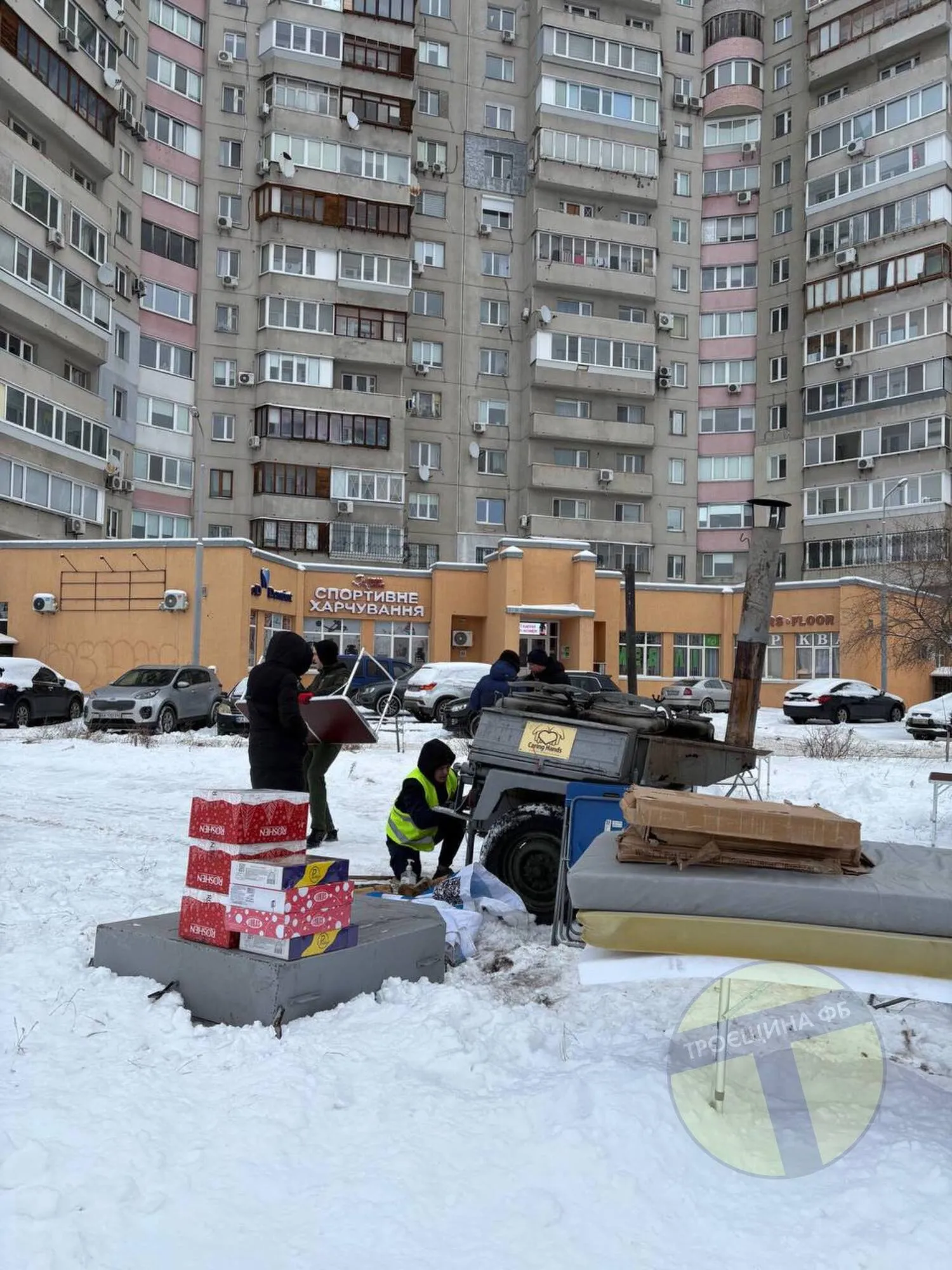 "Выехали из квартиры, когда там было всего +3": как живут жители левого берега Киева во время холодной зимы без света и отопления