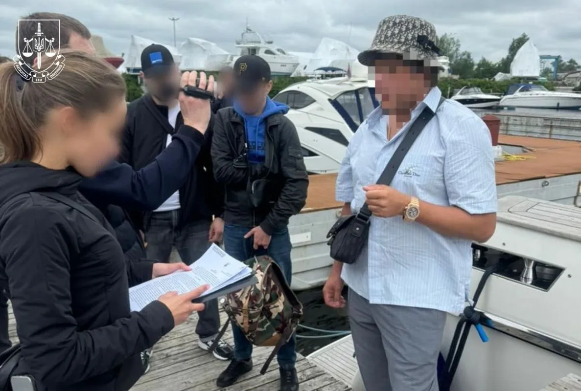 Побиття детективів на яхті та мільйони на крипту: елітний київський бутик Lux Groups веде бізнес навіть після викриття злочинного угруповання