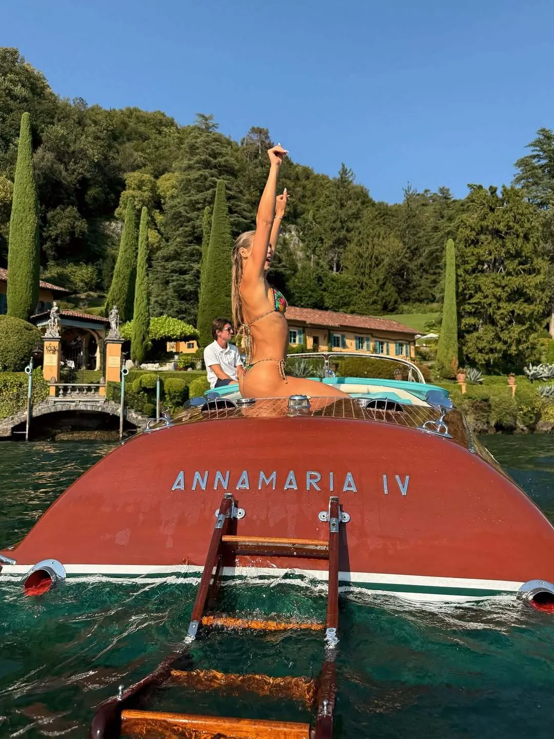 "Мне нечего сказать": главная красавица Олимпиады-2026 устроила бойкот в Милане