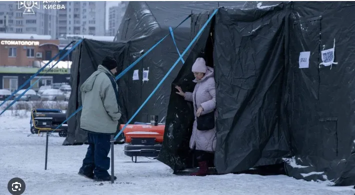 "Выехали из квартиры, когда там было всего +3": как живут жители левого берега Киева во время холодной зимы без света и отопления