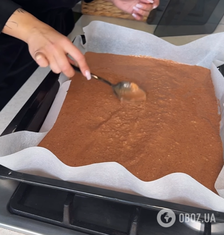 Замість звичайного торта: як приготувати лінивий печінковий рулет з начинкою