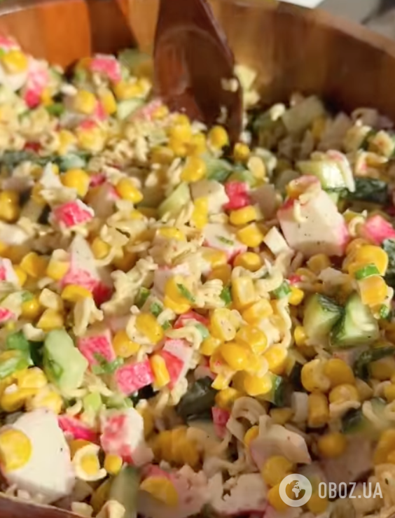 Крабовий салат для святкового столу: ділимося легким рецептом