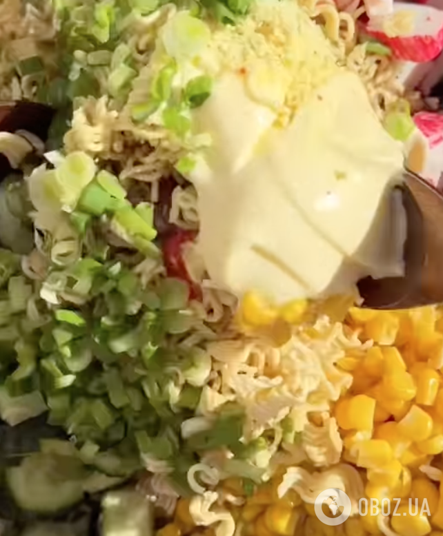 Крабовий салат для святкового столу: ділимося легким рецептом