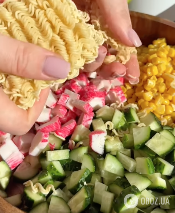 Крабовий салат для святкового столу: ділимося легким рецептом