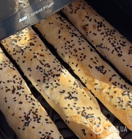 Хрустящие трубочки из лаваша с сытной начинкой: простой рецепт блюда за 10 минут