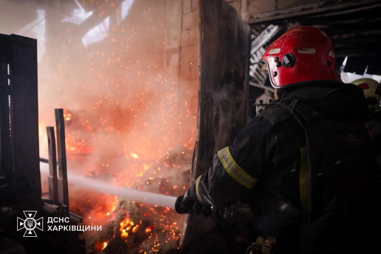 Удар РФ по предприятию на Харьковщине 20 февраля: из-под завалов достали тела людей. Фото