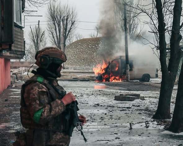 "Місто методично стирають": військові показали кадри з Костянтинівки. Фото