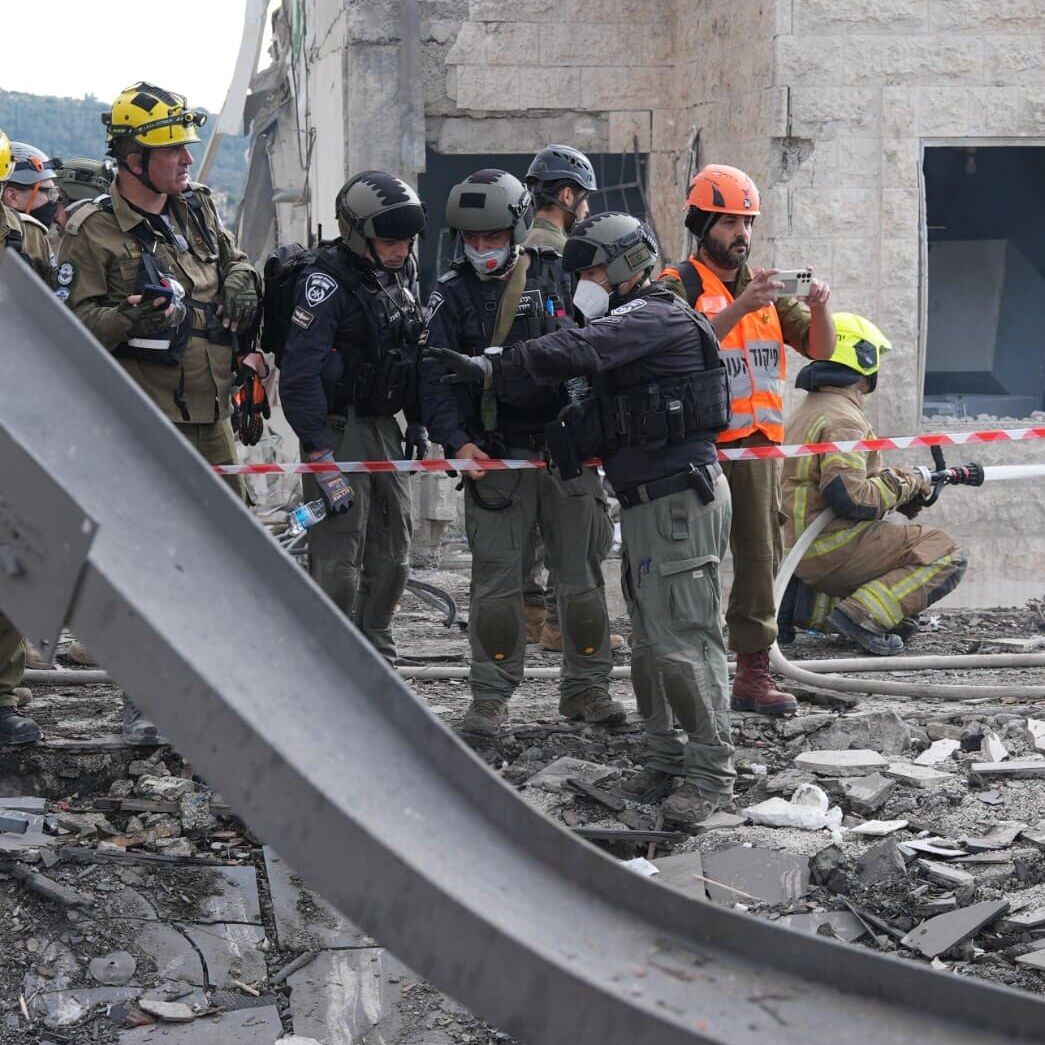 Іран атакував ракетами житлові райони ізраїльських міст: дев'ятеро людей загинуло, десятки постраждали. Фото та відео