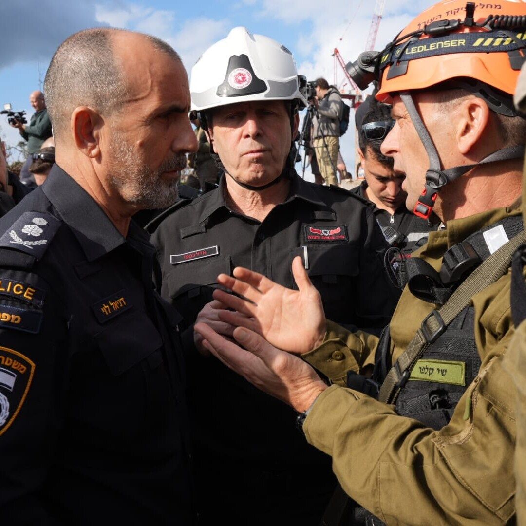 Іран атакував ракетами житлові райони ізраїльських міст: дев'ятеро людей загинуло, десятки постраждали. Фото та відео