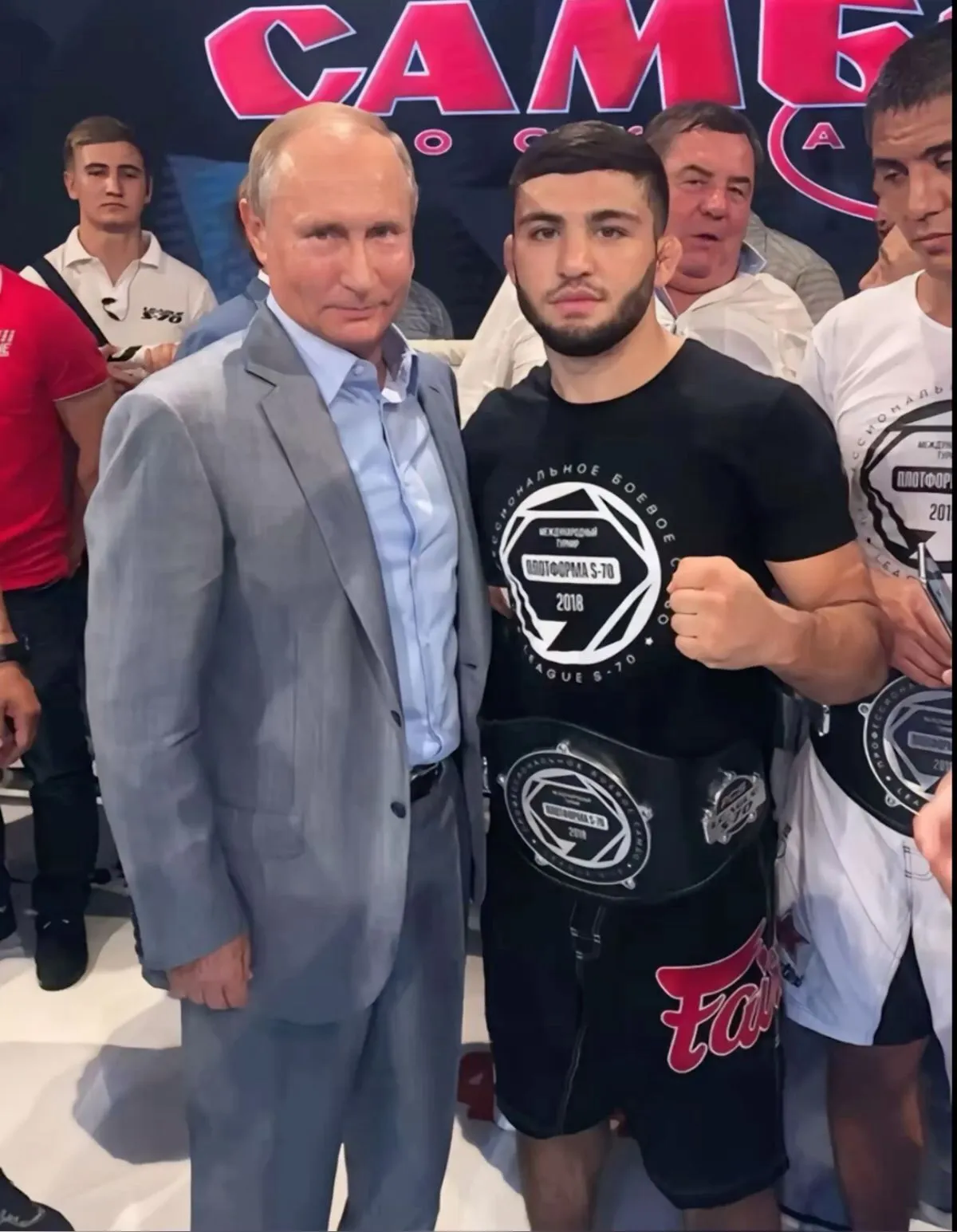 Российский спортсмен-фанат Путина совершил гнусный поступок в США и спровоцировал массовую драку. Видео