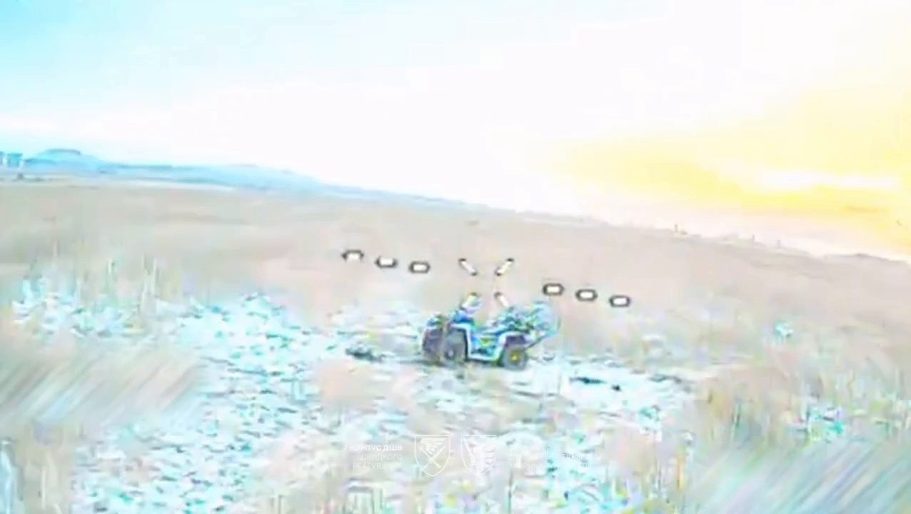 Оккупанты на квадроциклах пытаются окружить ВСУ в районе Мирнограда: военные рассказали, что происходит. Видео