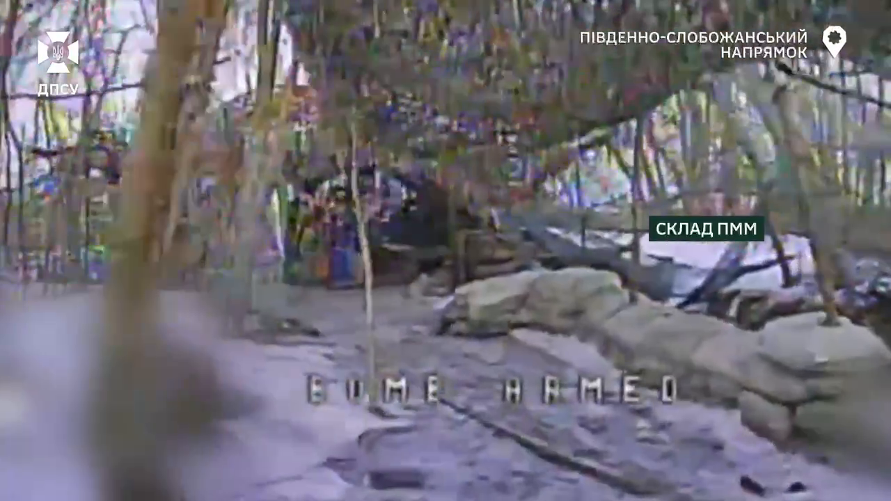 Пограничники поразили вражеский склад горючего, антенну связи и технику. Видео