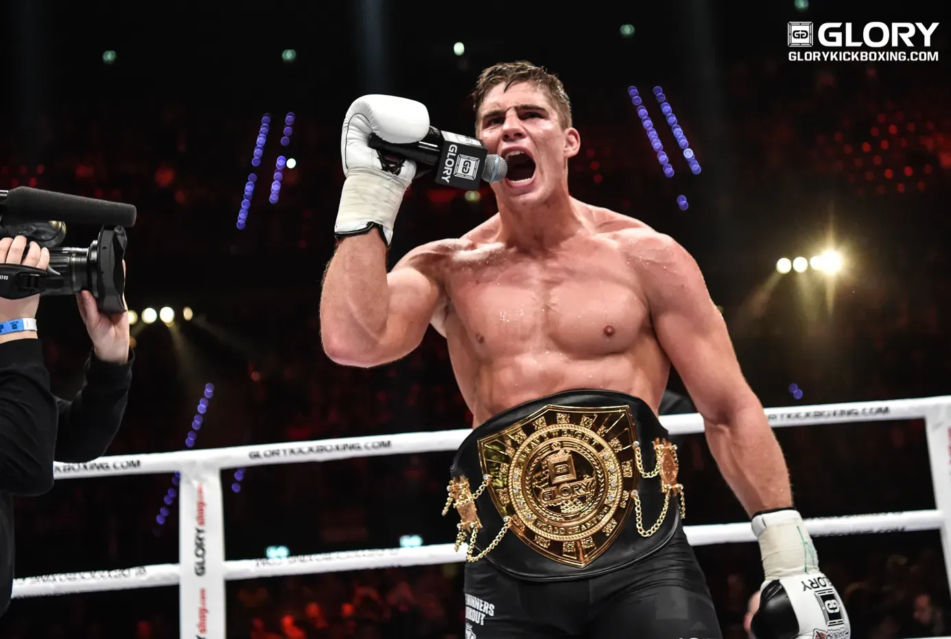 Усик проти Верхувена. Кому і навіщо потрібен спаринг боксера проти кікбоксера