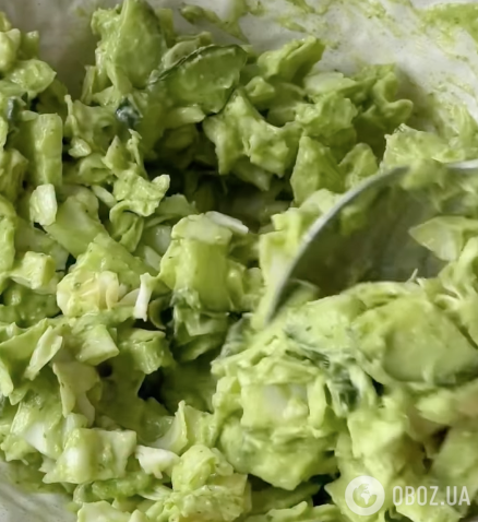 Корисний весняний салат для стрункої фігури з двох інгредієнтів: готується 3 хвилини