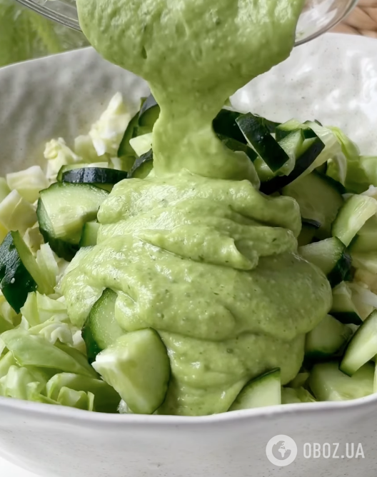 Корисний весняний салат для стрункої фігури з двох інгредієнтів: готується 3 хвилини