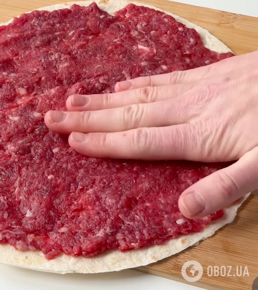 Що приготувати з лаваша і фаршу для ситного сніданку: рецепт бургера в лаваші