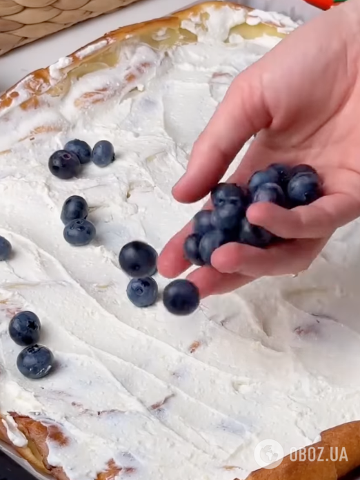 Смачніше за будь-який торт: легкий фінський млинець із ніжним сирним кремом і ягодами