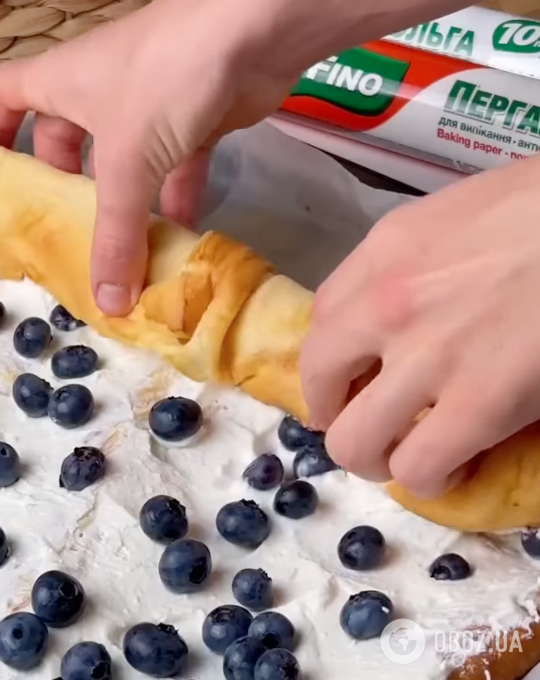 Смачніше за будь-який торт: легкий фінський млинець із ніжним сирним кремом і ягодами