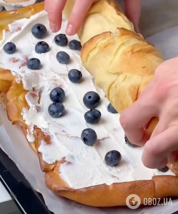 Смачніше за будь-який торт: легкий фінський млинець із ніжним сирним кремом і ягодами