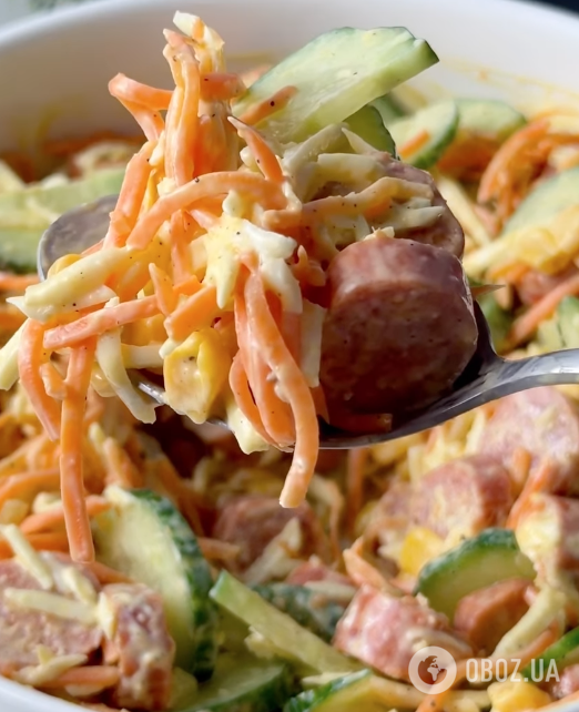 Сытный салат с морковью по-корейски, колбасками и сыром: готовится блюдо 10 минут