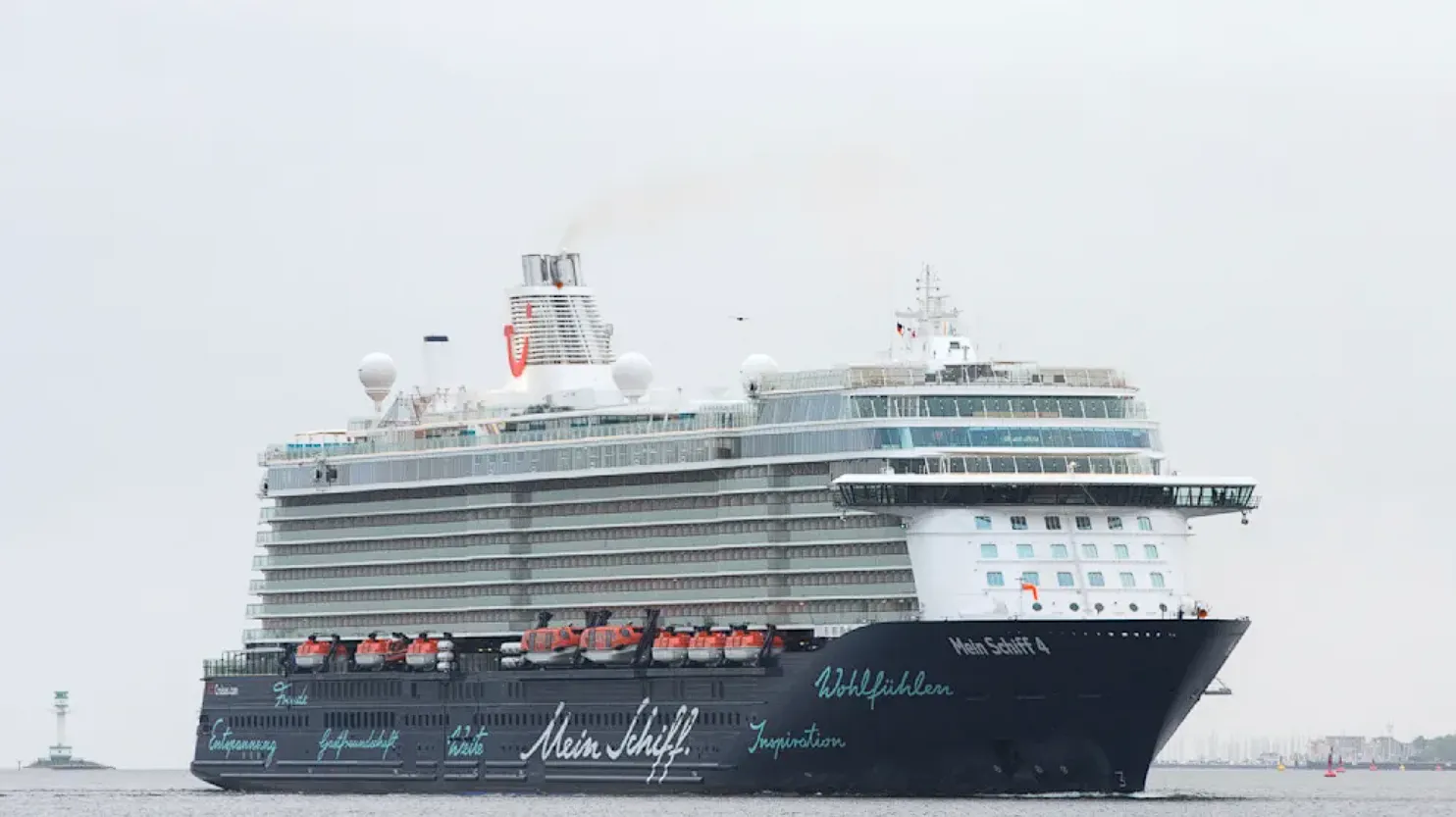 Иранские дроны упали возле немецкого круизного лайнера в Абу-Даби: на борту 3,5 тыс. человек – Bild