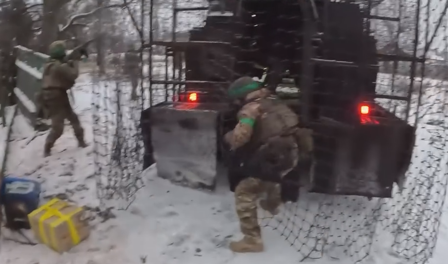 "Ротація під прицілом ворога": українські захисники показали кадри з Костянтинівки, за яку тривають бої. Відео