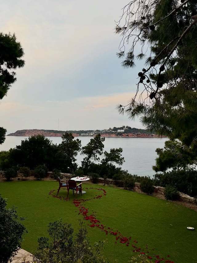 "Найкрасивіша дівчина у світі" Тілан Блондо заручилася зі спадкоємцем відомої акторської династії. Фото пари