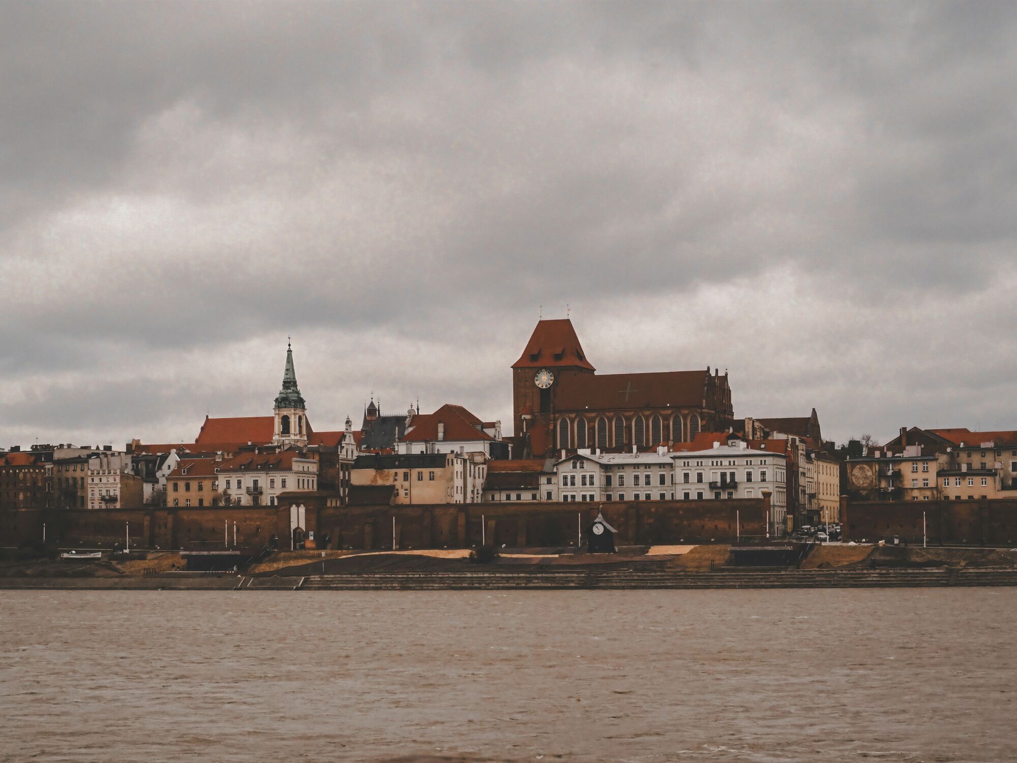 5 самых красивых средневековых городов Европы: не перестают удивлять