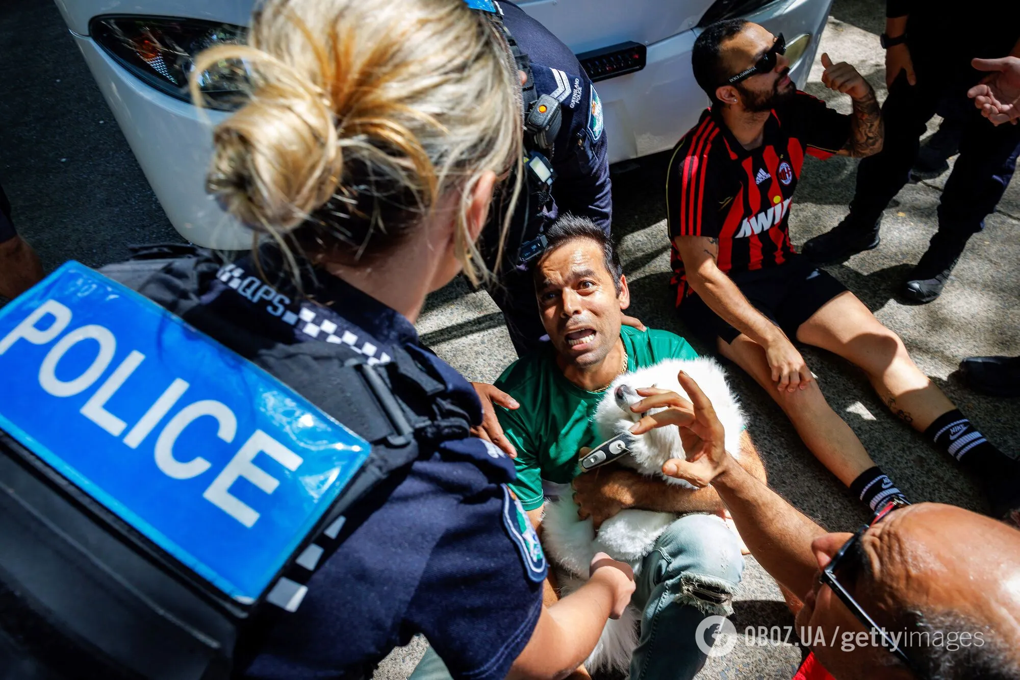 Футболісток збірної Ірану насильно забрали з австралійського готелю і відправили в Іран після їхнього прохання про політичний притулок. Відео