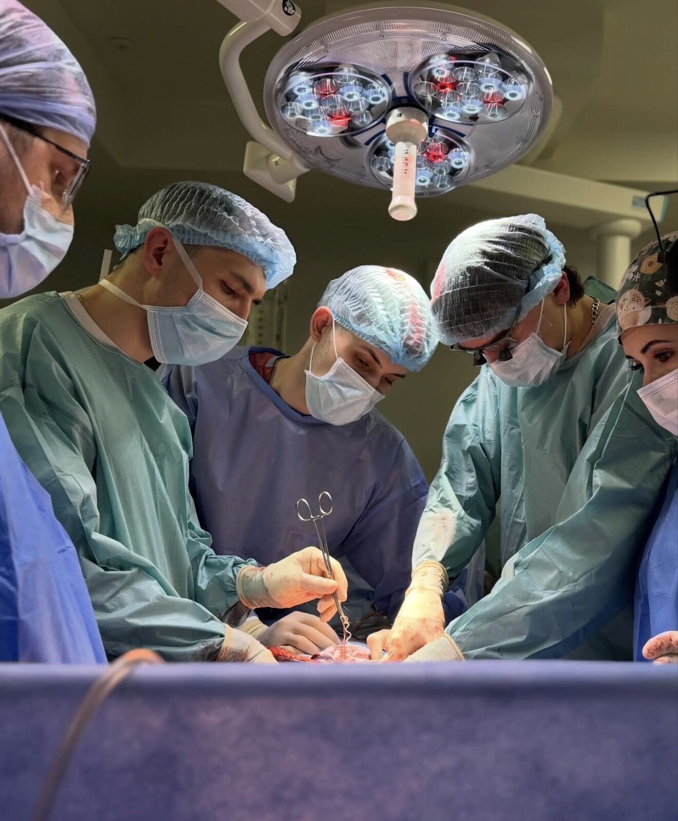 У Львові завдяки посмертному донору врятували чотири життя: було проведено мультиорганну трансплантацію. Фото