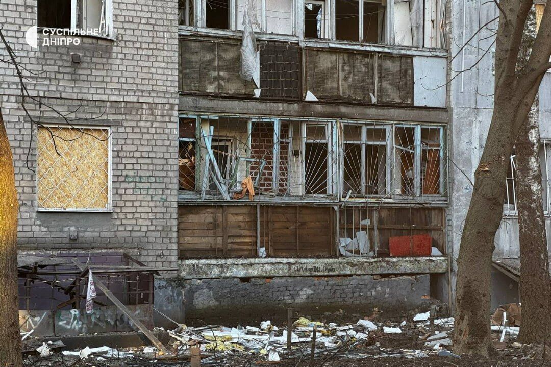 "Вырывало окна на кухне, волна была страшна": жители Днепра рассказали о последствиях российской атаки. Видео