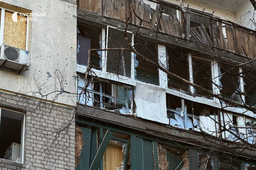 "Вырывало окна на кухне, волна была страшна": жители Днепра рассказали о последствиях российской атаки. Видео