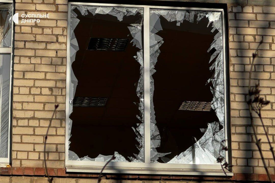 "Вырывало окна на кухне, волна была страшна": жители Днепра рассказали о последствиях российской атаки. Видео